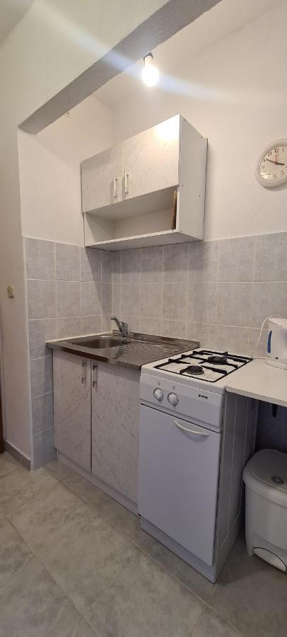 Apartman And Meri Zavala