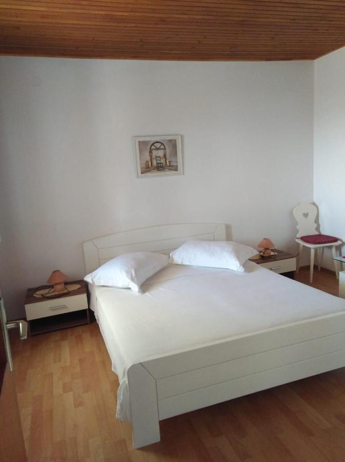 Apartman And Meri