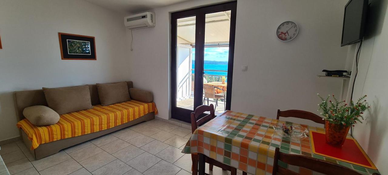 Apartman And Meri Zavala