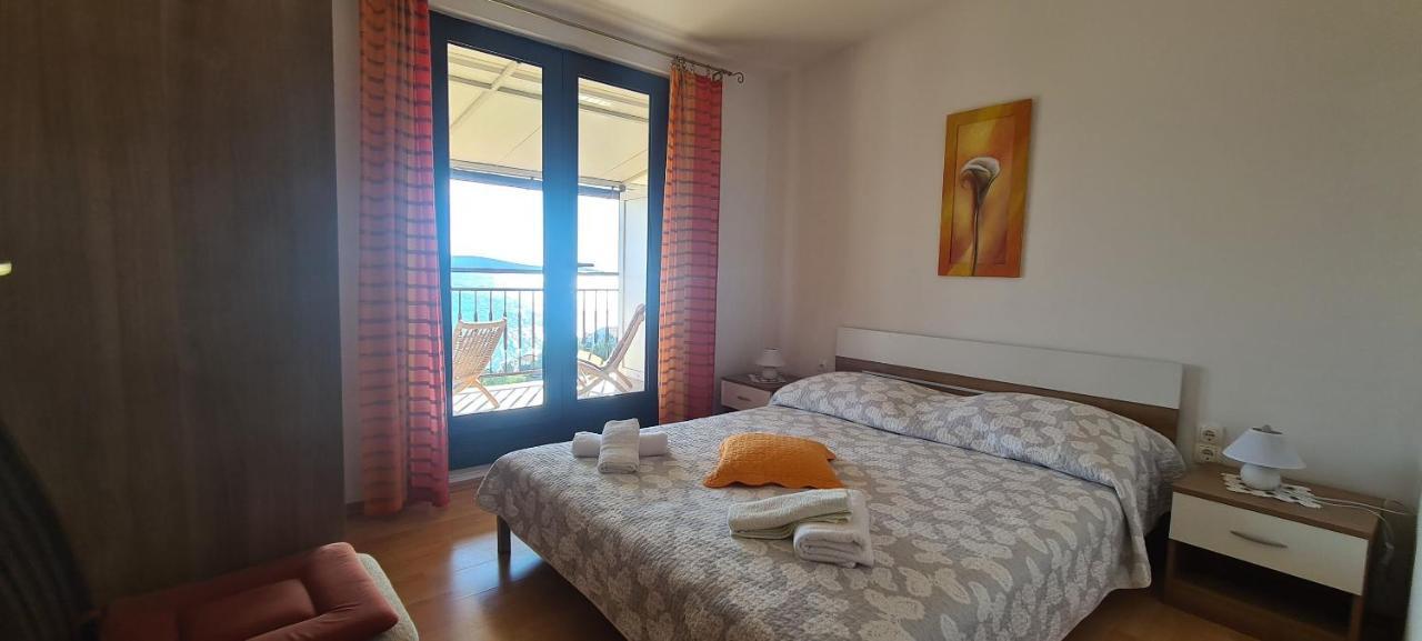 Apartman And Meri