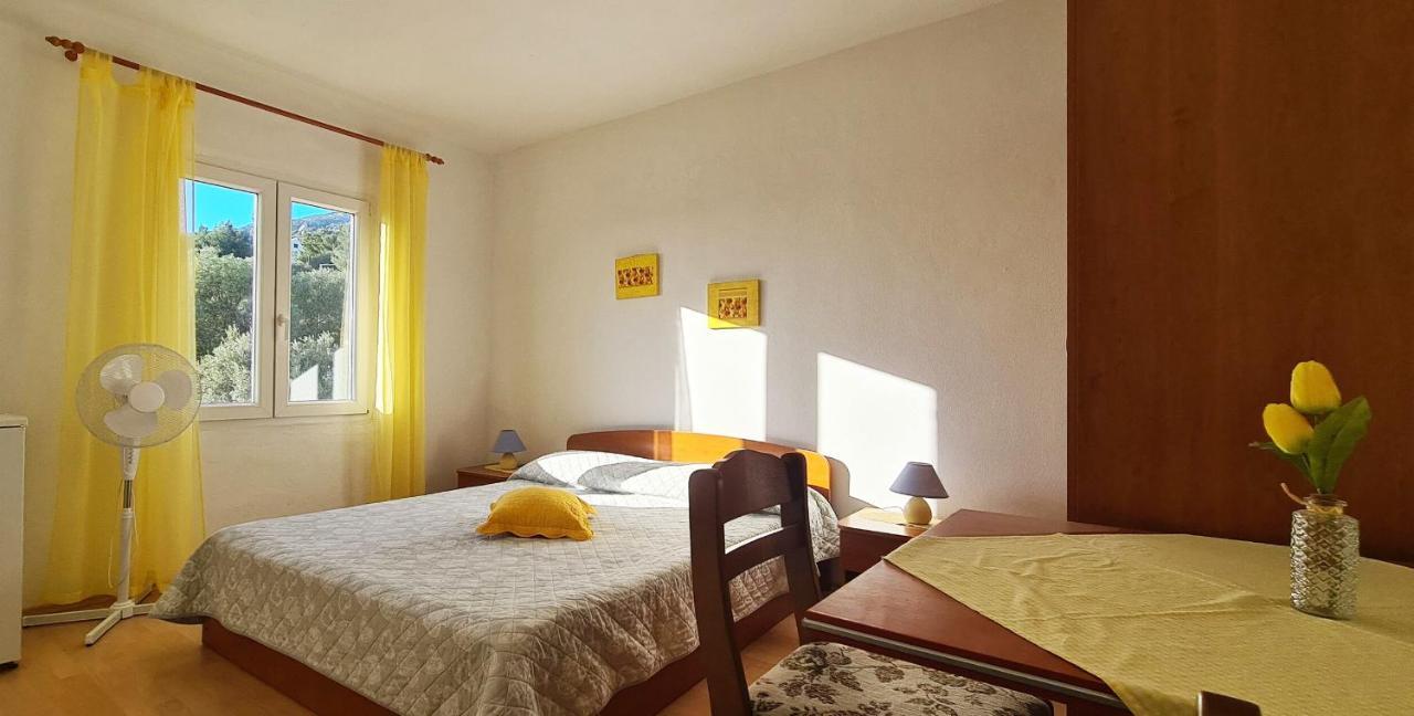 Apartman And Meri *